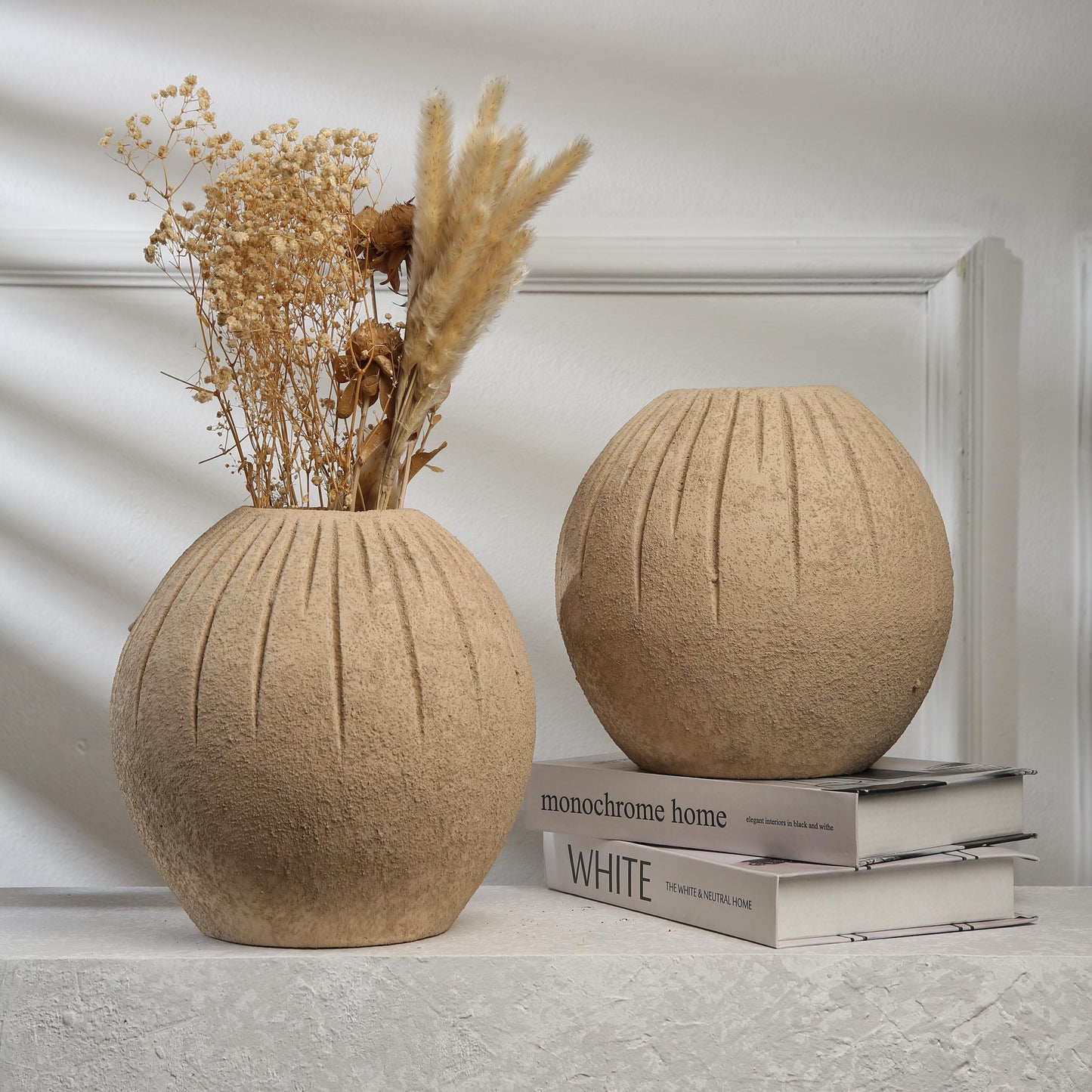 Pottery center piece vase