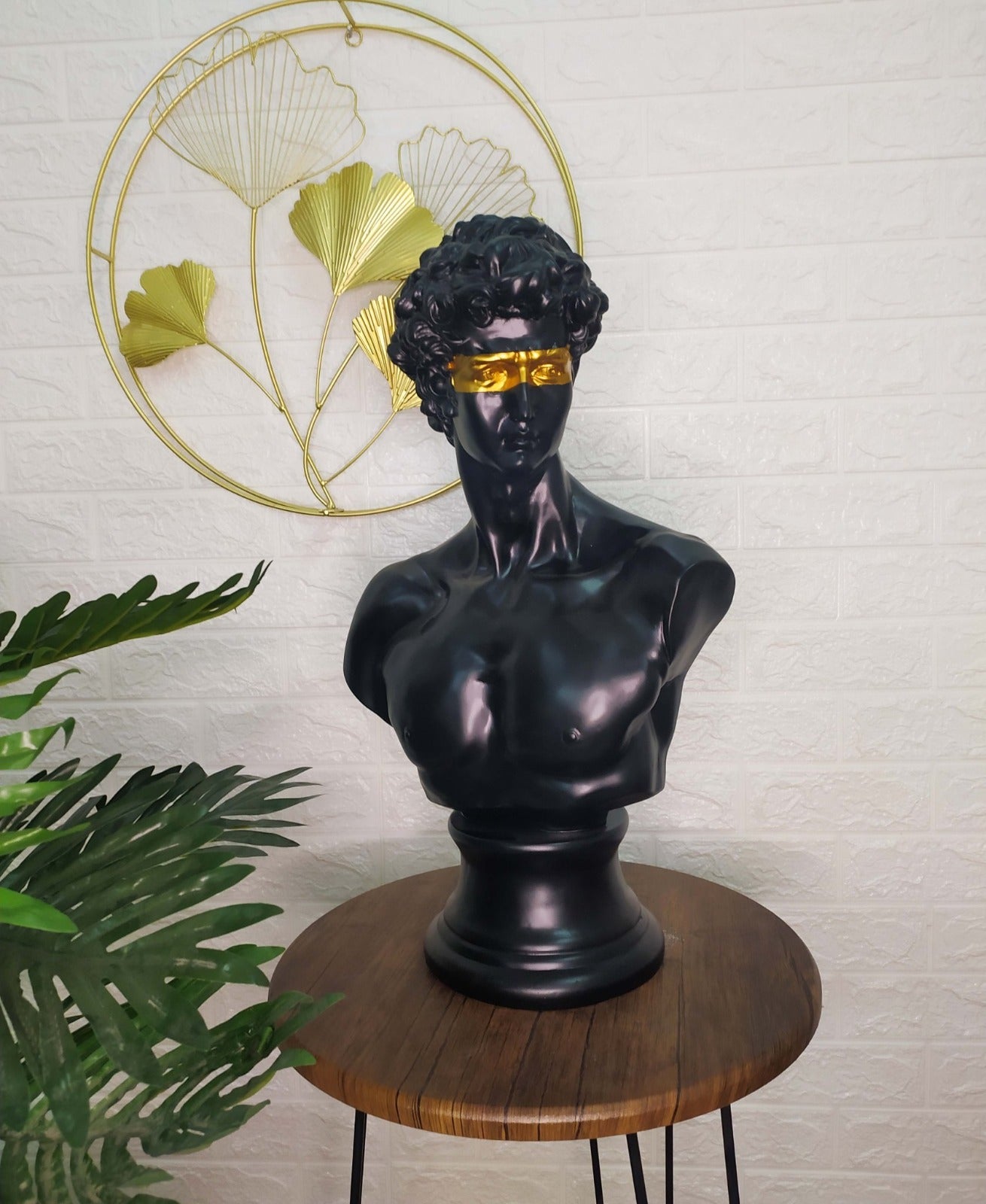 statue
