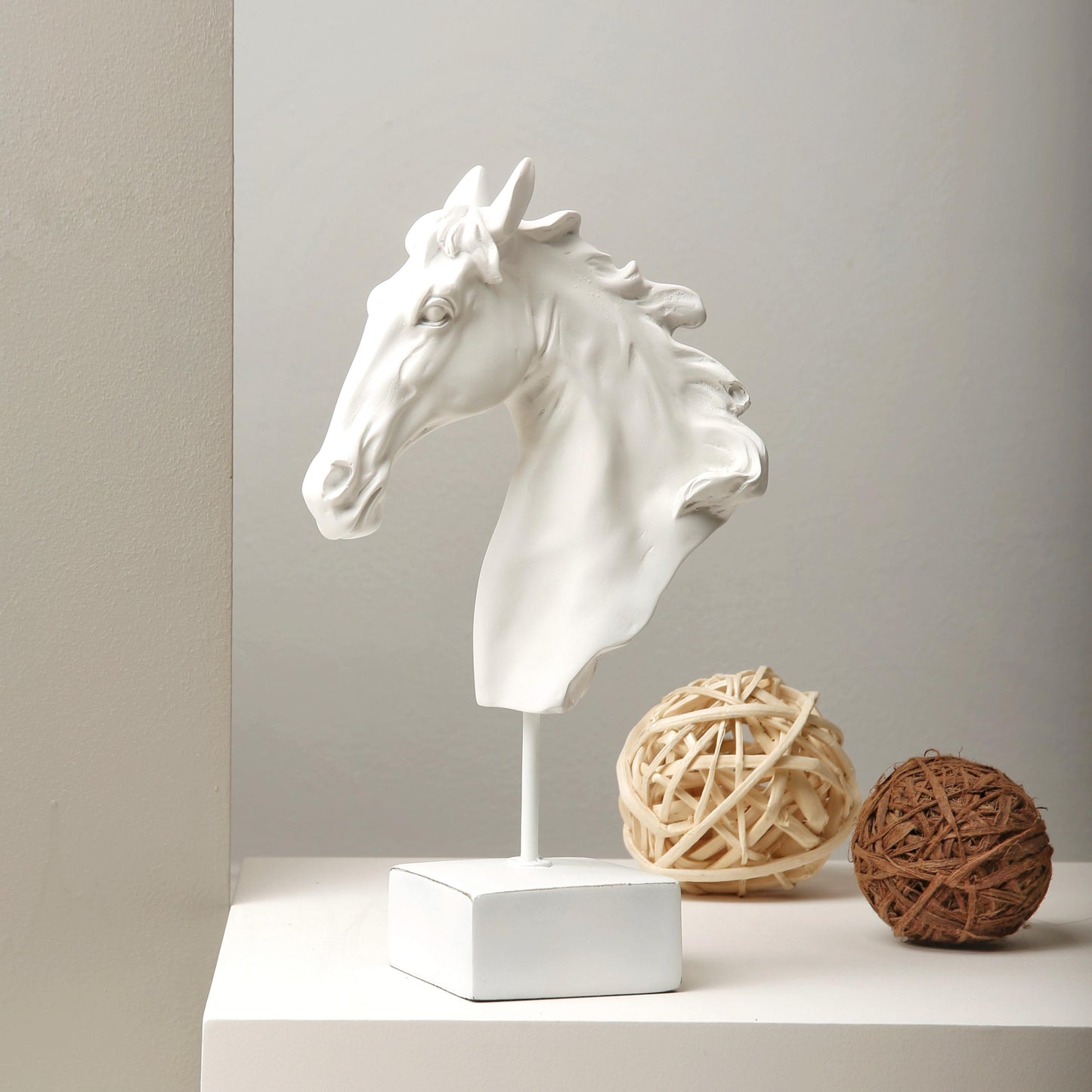 medium horse with base
