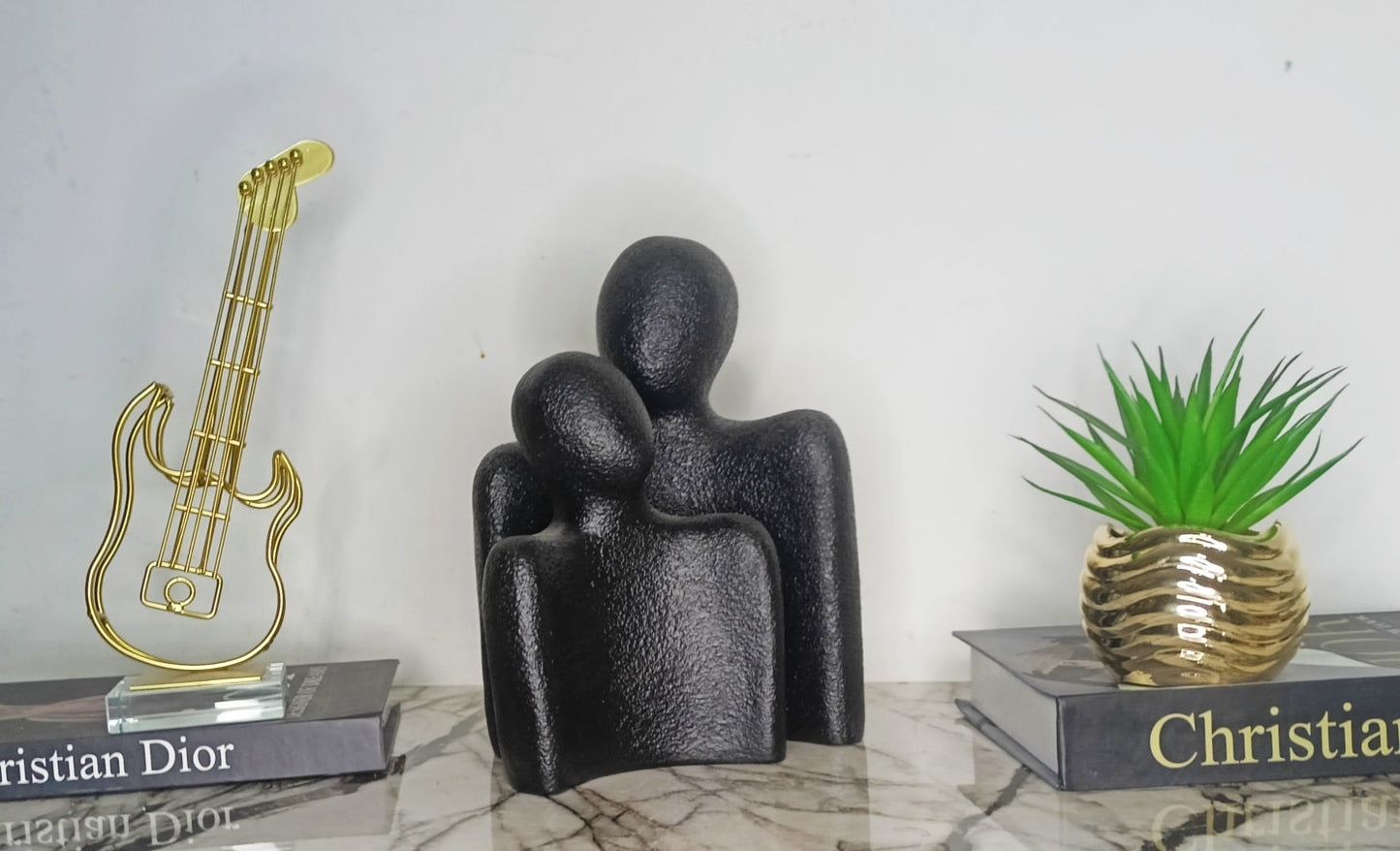 statue