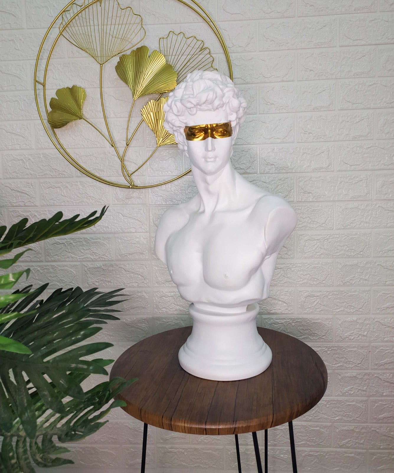 statue