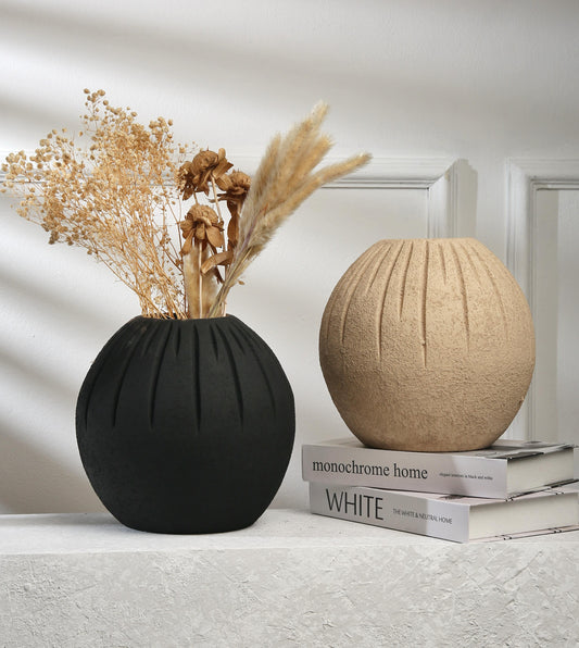 Pottery center piece vase