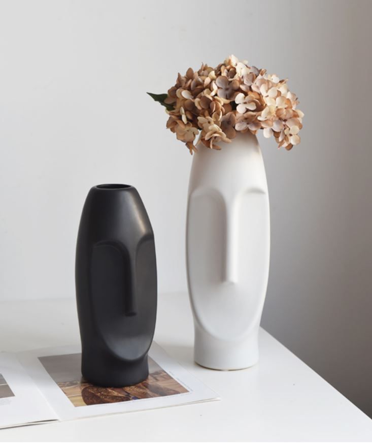 Set of two face vases