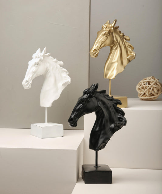 medium horse with base